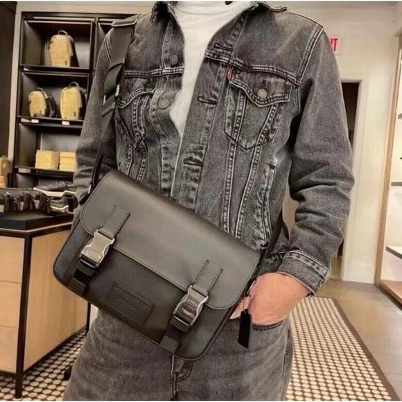 Coach C3747 Track Crossbody Bag In Signature Canvas Messenger Men’s NWT Org $490 - Picture 10 of 14